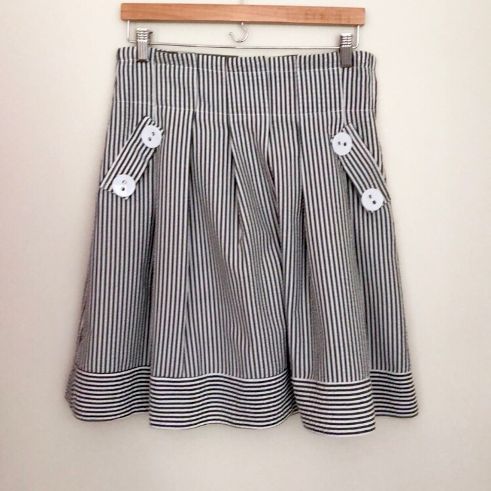 🎀Grey and White Pleated Shorter Skirt